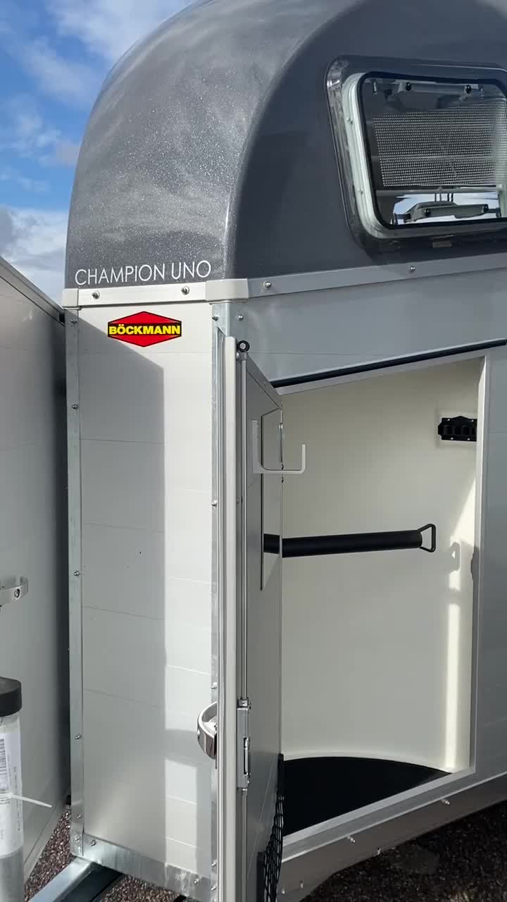 Hästtransporter  fordon & transport till salu: Fullutrustad 1,5-hästars Böckmann med sadelkammare - Video 1