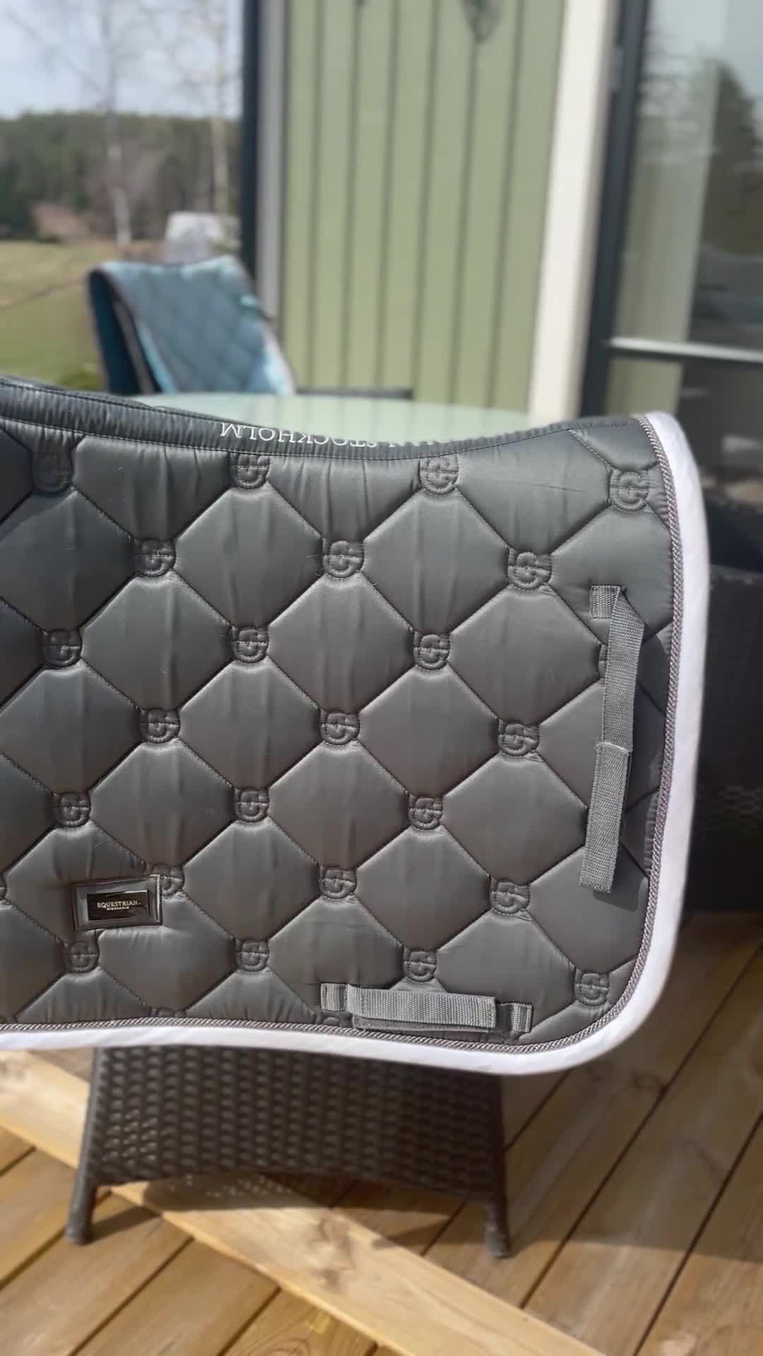 Schabrak & Vojlockar hästutrustning till salu: Säljer rent och fint ES schabrak - Video 2