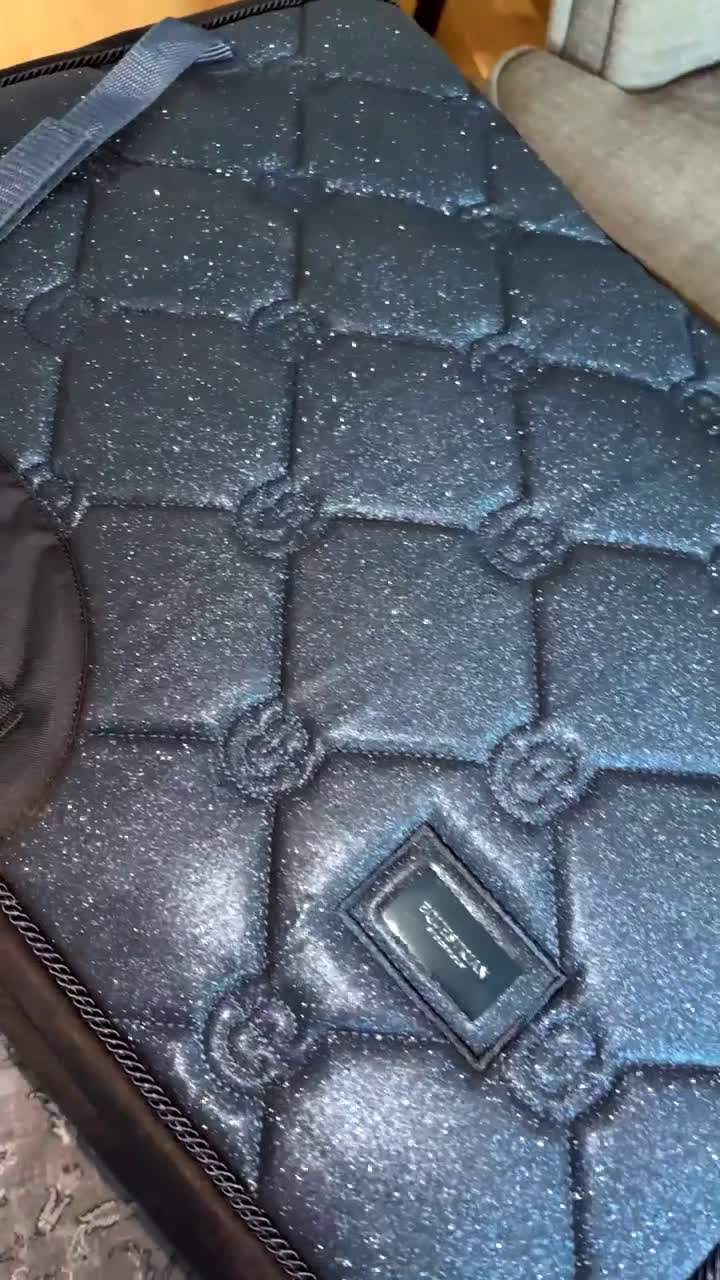 Schabrak & Vojlockar hästutrustning till salu: Helt glittriga ES schabrak - Video 1