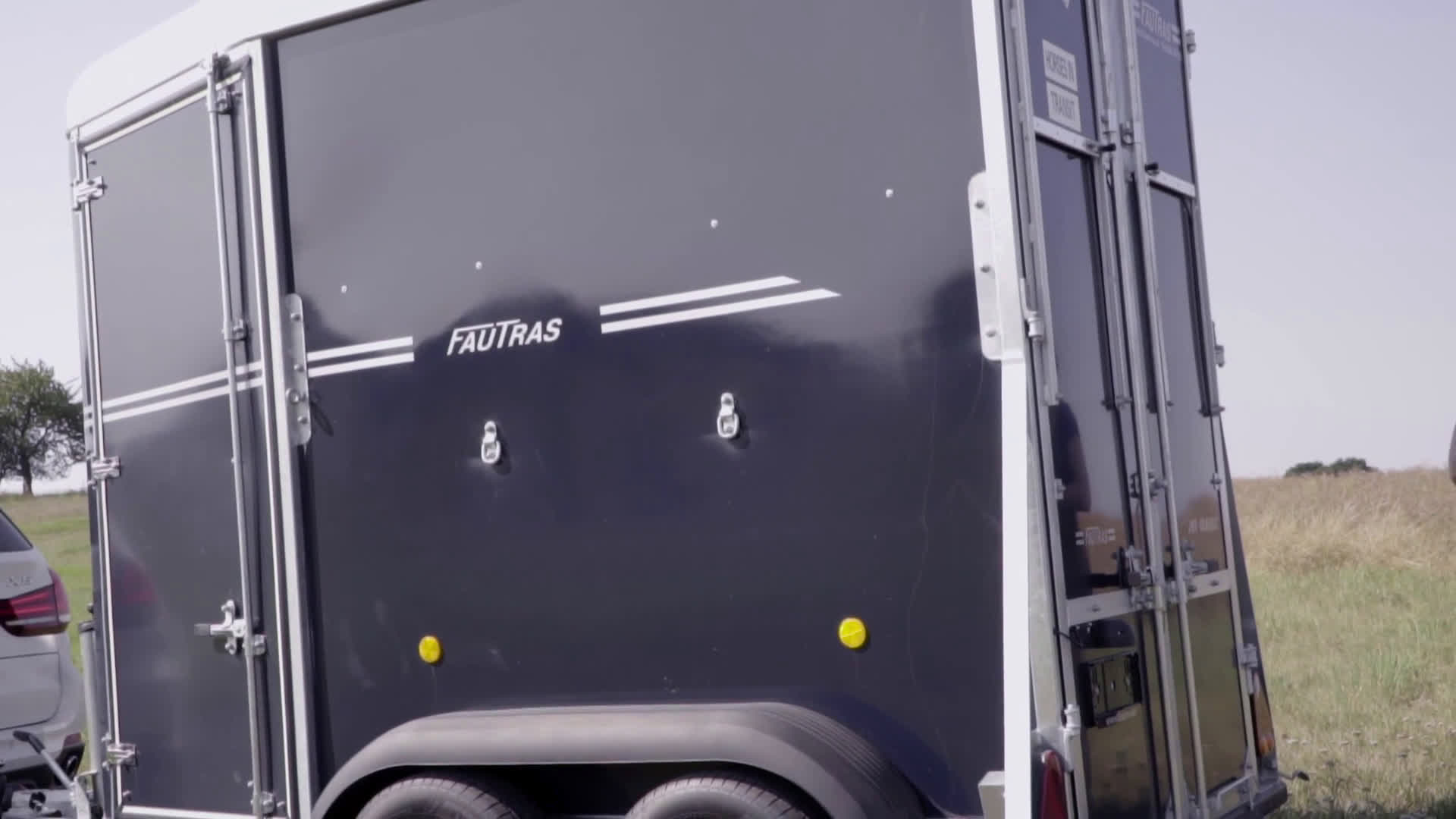 Hästtransporter  fordon & transport till salu: Fautras JMS- Lasta enkelt utan tung lyft - Video 2