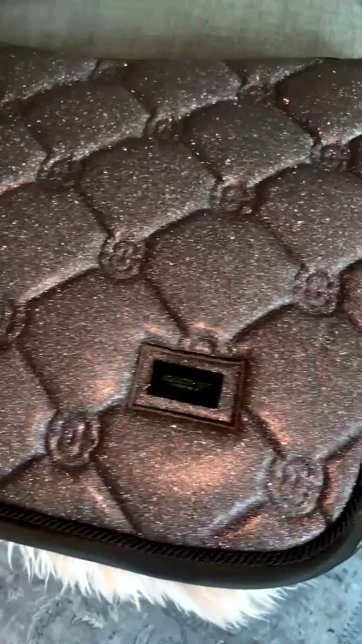 Schabrak & Vojlockar hästutrustning till salu: Helt glittriga ES schabrak - Video 2