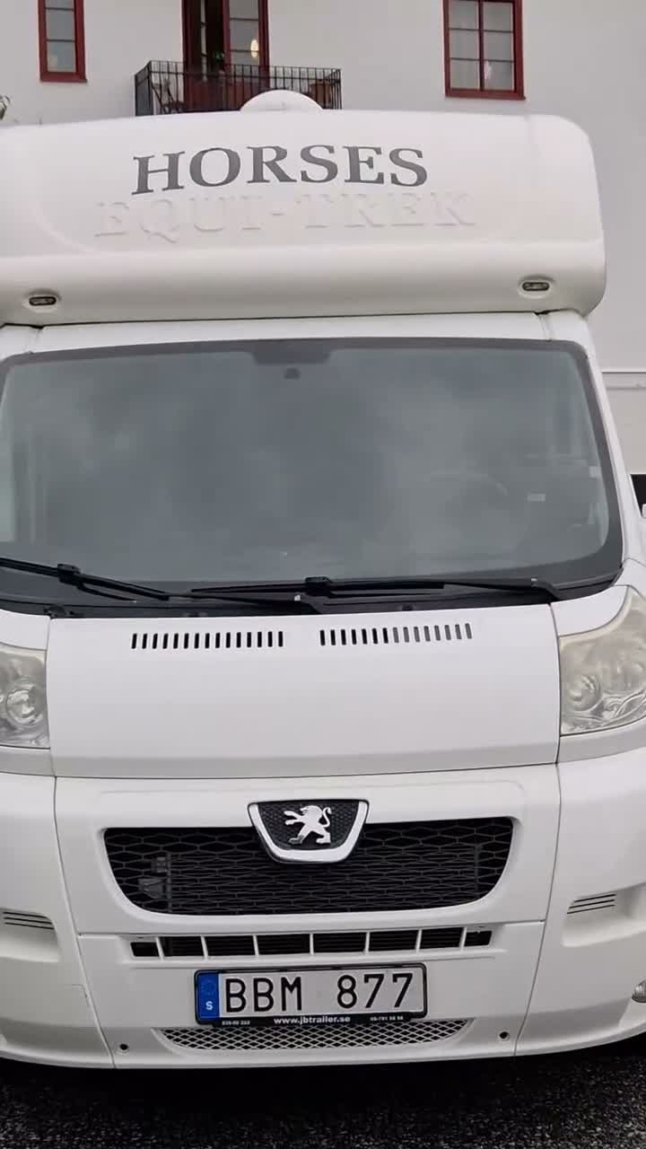 Hästlastbilar  fordon & transport till salu: Hästlastbil Equi-trek Sonic - Video 1