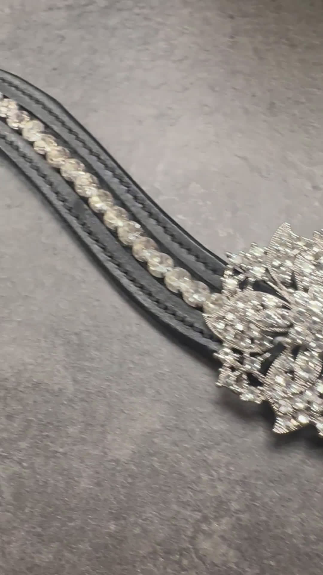 Övrig Hästutrustning hästutrustning till salu: Unika pannband i Bro - Video 1