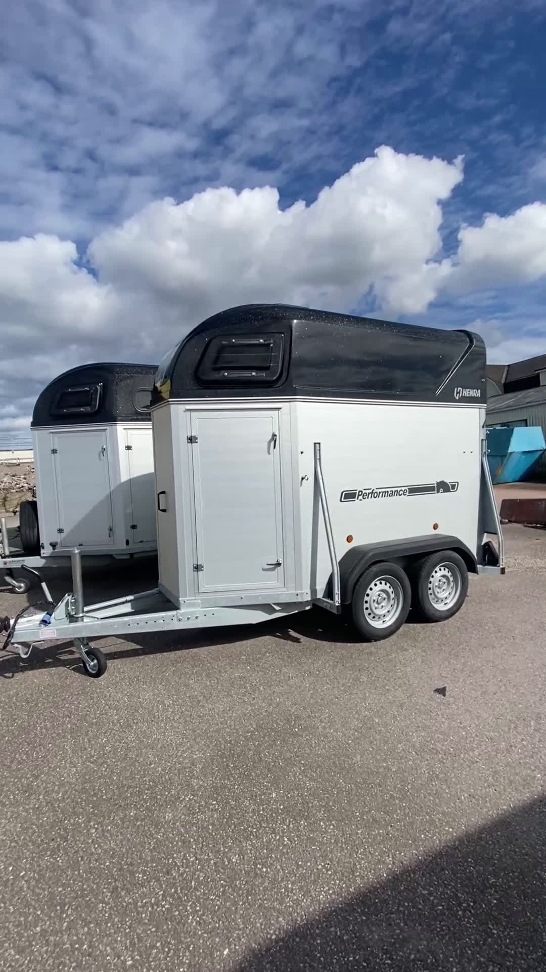 Hästtransporter  fordon & transport till salu: Henra 1,5-hästars med hög lastvikt i Kvicksund - Video 1