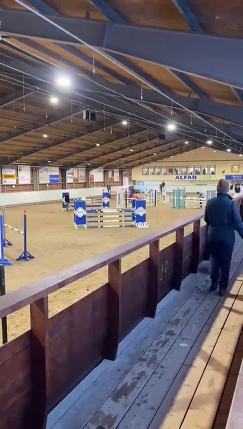 Hoppning hästar till salu: Stabil och erfaren läromästare i hoppning i Värnamo - Video 2