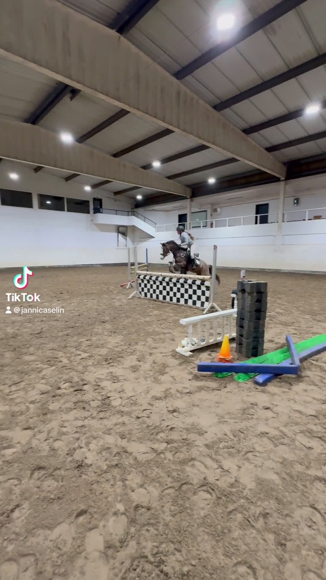 Hoppning hästar till salu:  Fru Fru  i Sorunda - Video 2