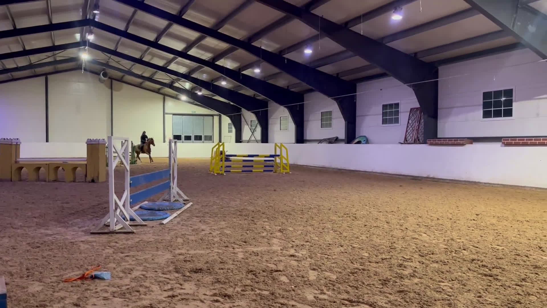 Hoppning hästar till salu: Lovande hoppstamad 4-åring  i Norrköping - Video 2