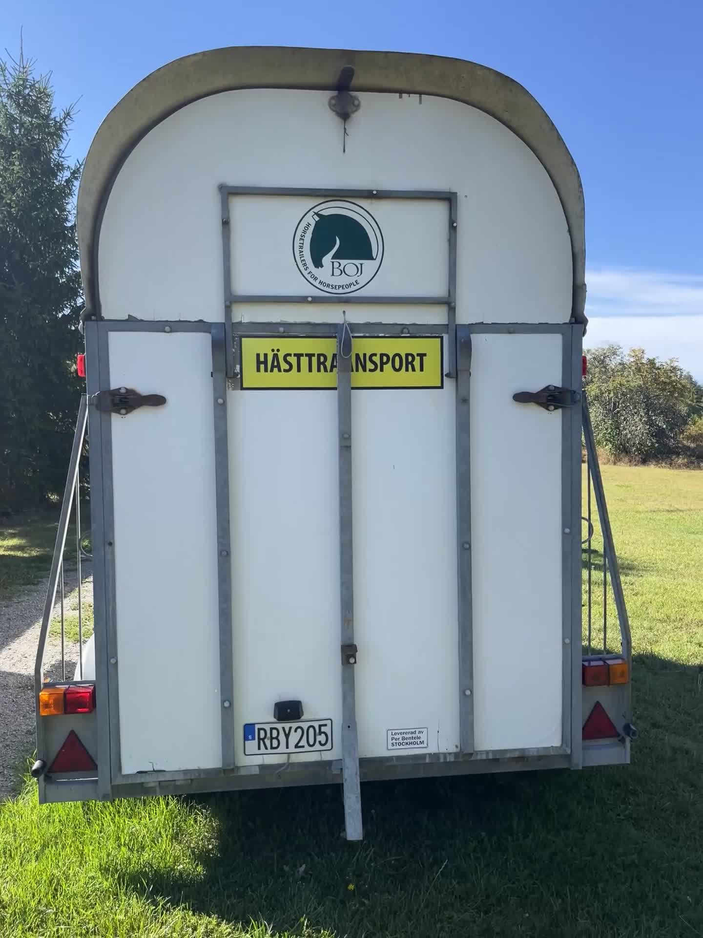 Hästtransporter  fordon & transport till salu: Boj Classic 216S årsmodell 2000 - Video 1