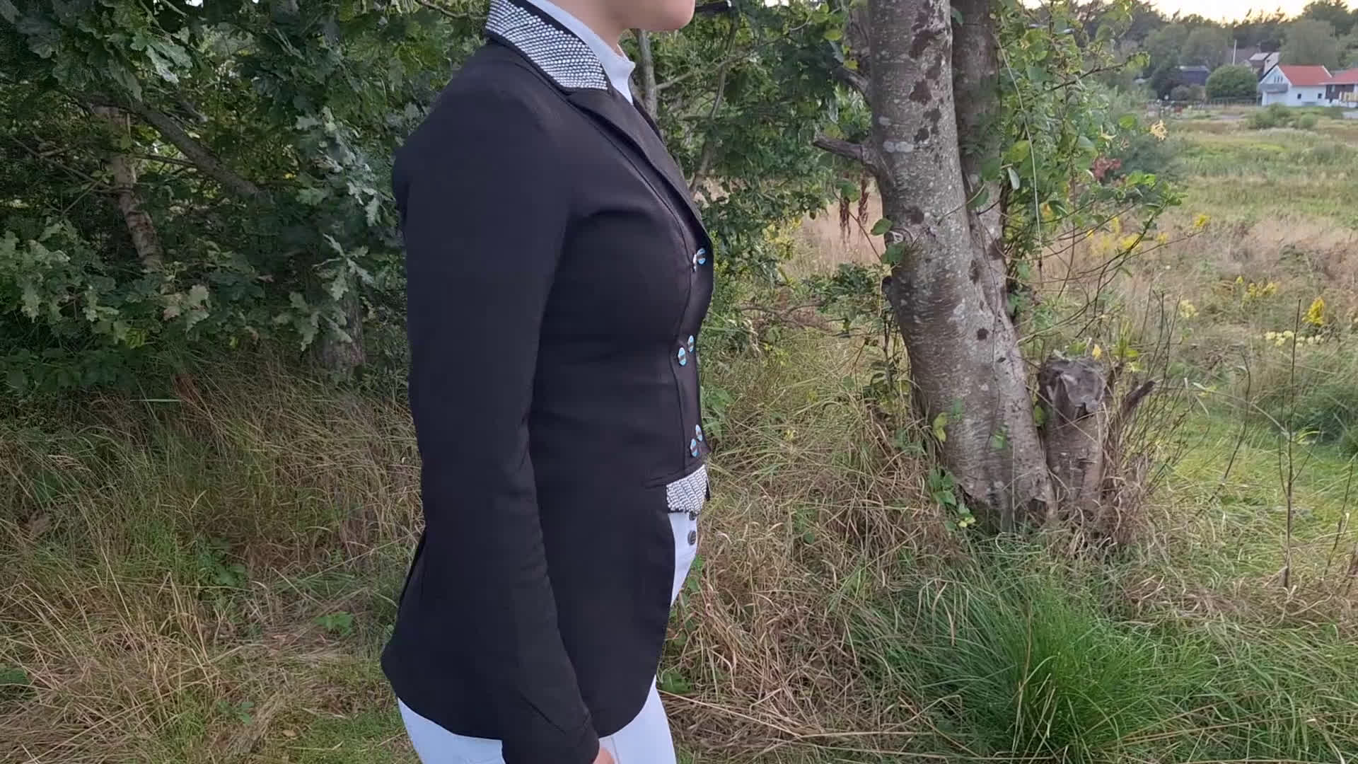 Jackor & Kavajer ryttarutrustning till salu: Animo Minifrack / Frankett i Torslanda - Video 1