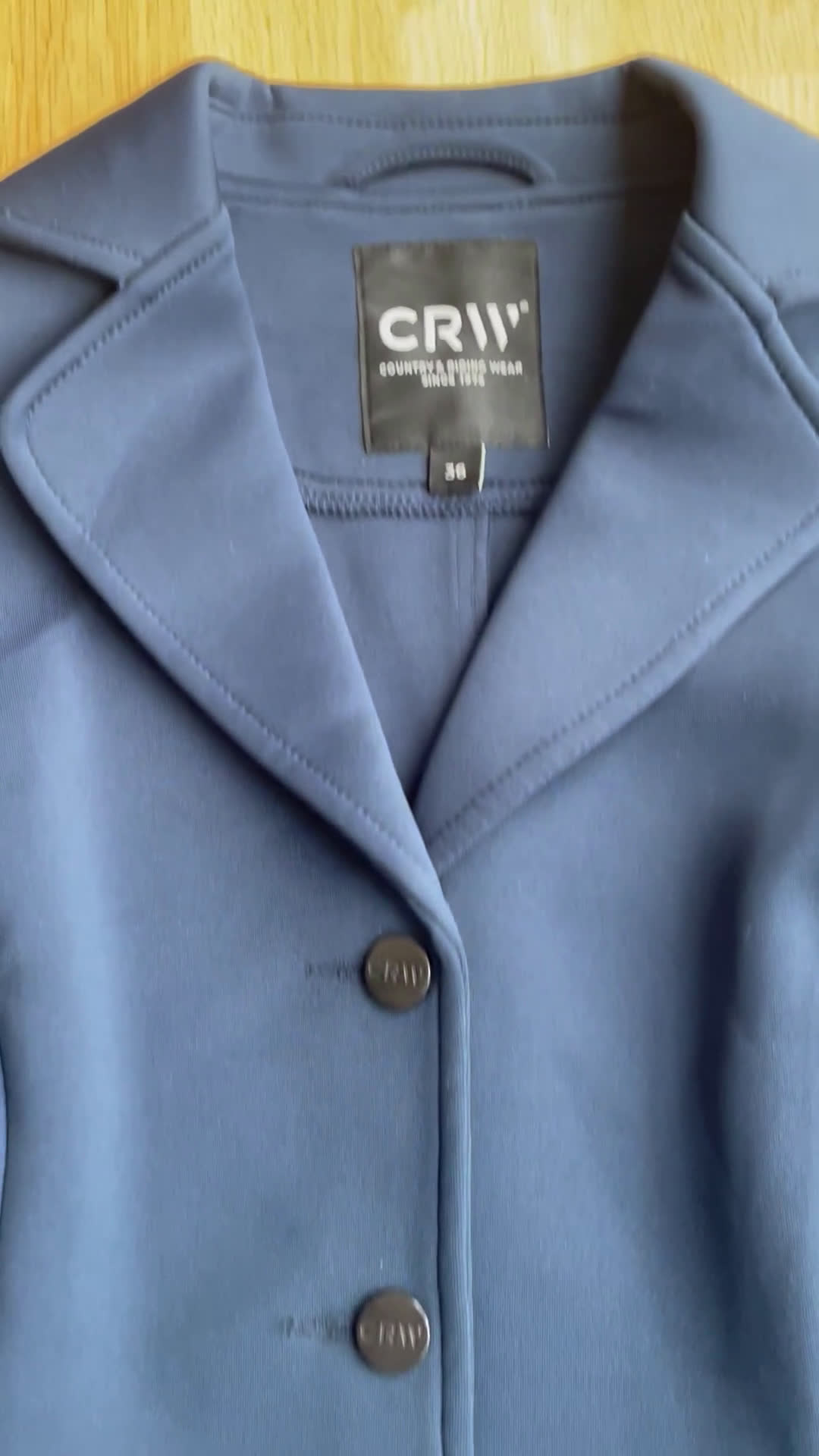 Jackor & Kavajer ryttarutrustning till salu: Säljer blå CRW kavaj! NY! i Järna - Video 2