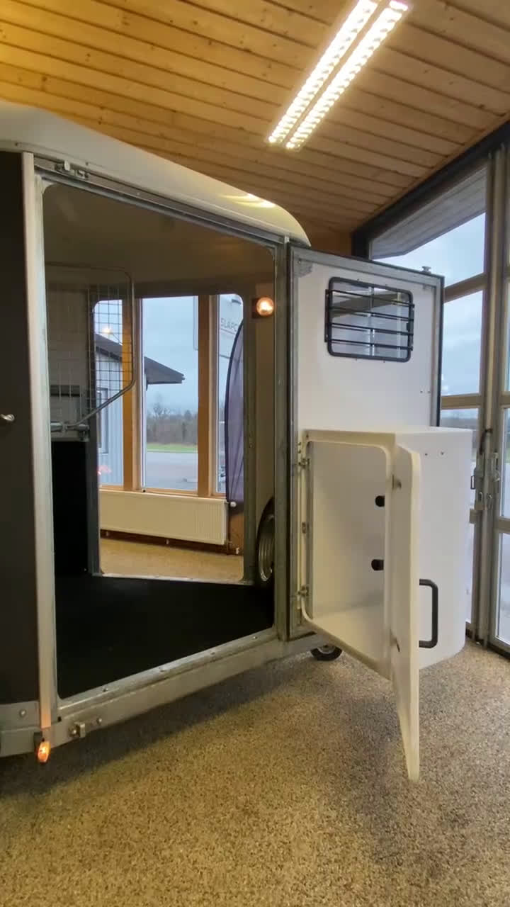 Hästtransporter  fordon & transport till salu: Promax med AidSystem och sadelskåp i Kvicksund - Video 1
