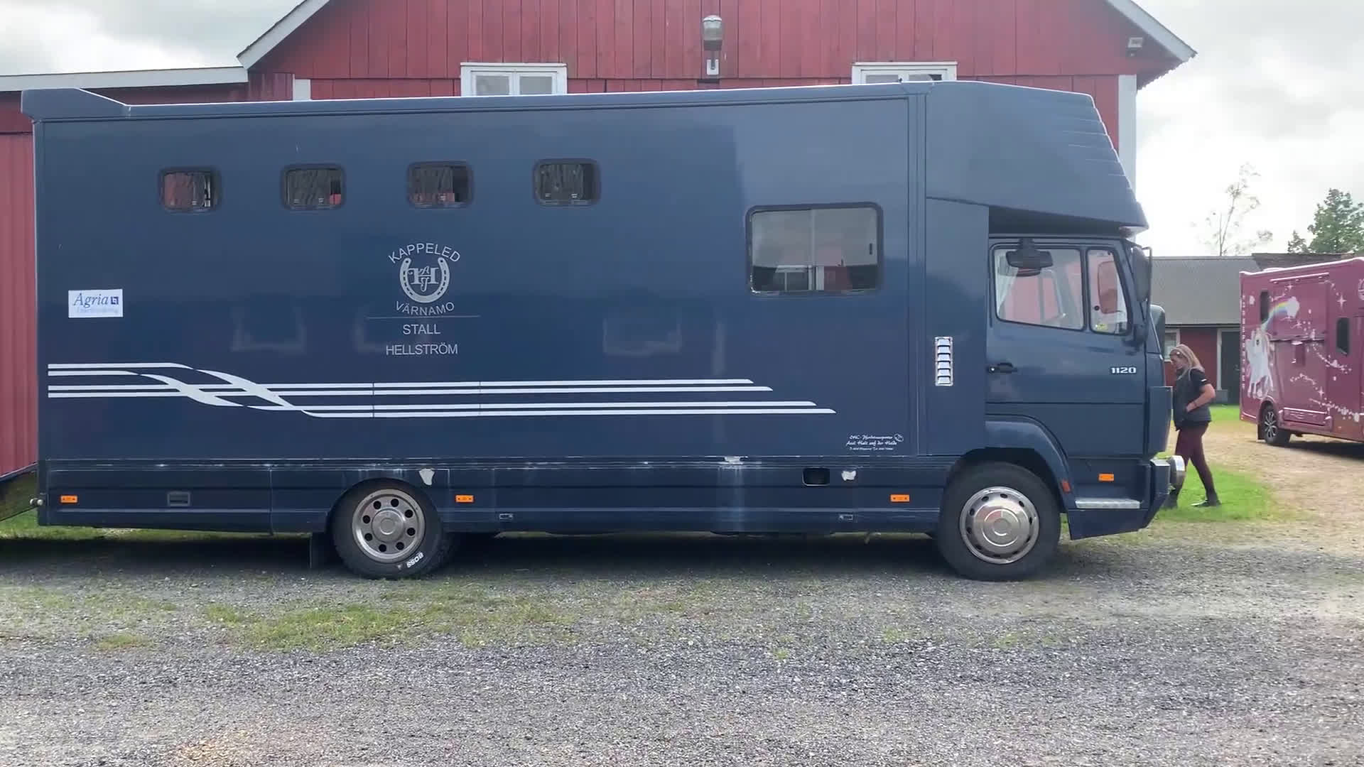 Hästlastbilar  fordon & transport till salu: Hästlastbil 4 hästar med bodel i Lagan - Video 1