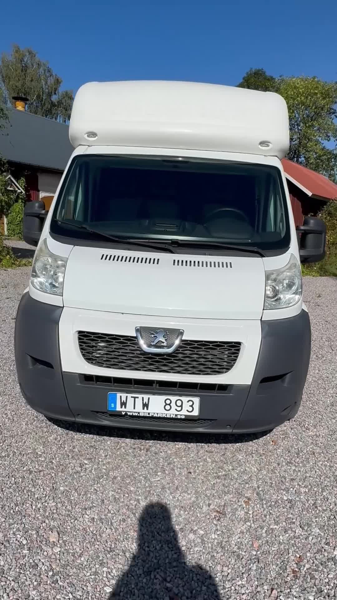 Hästlastbilar  fordon & transport till salu: Hästbuss Peugot EQUI-TREK SW35P B-kortsbuss i Örebro - Video 1