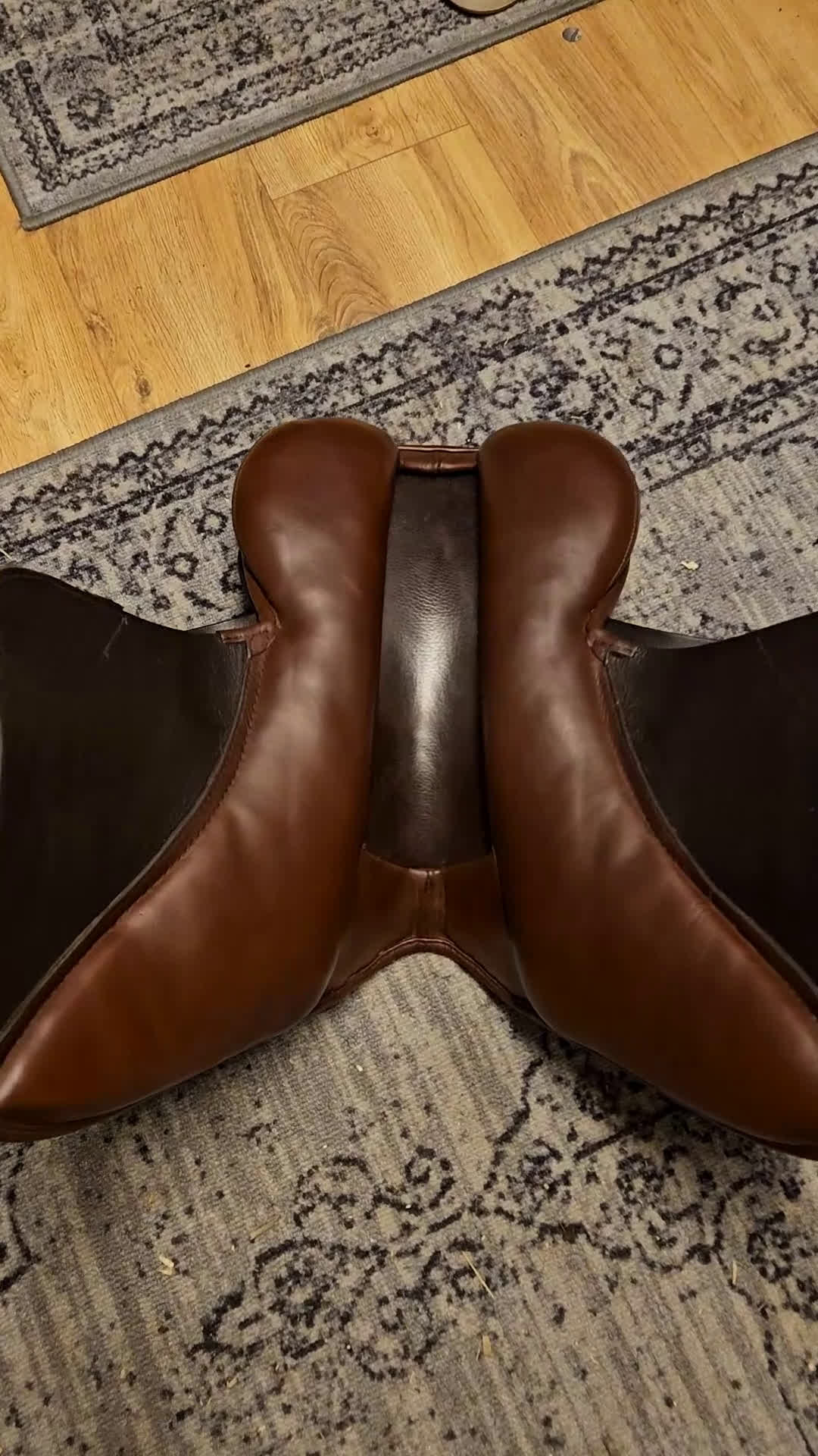 Sadlar hästutrustning till salu: Mjuk fin ponny sadel Globus  i Munka-ljungby - Video 1