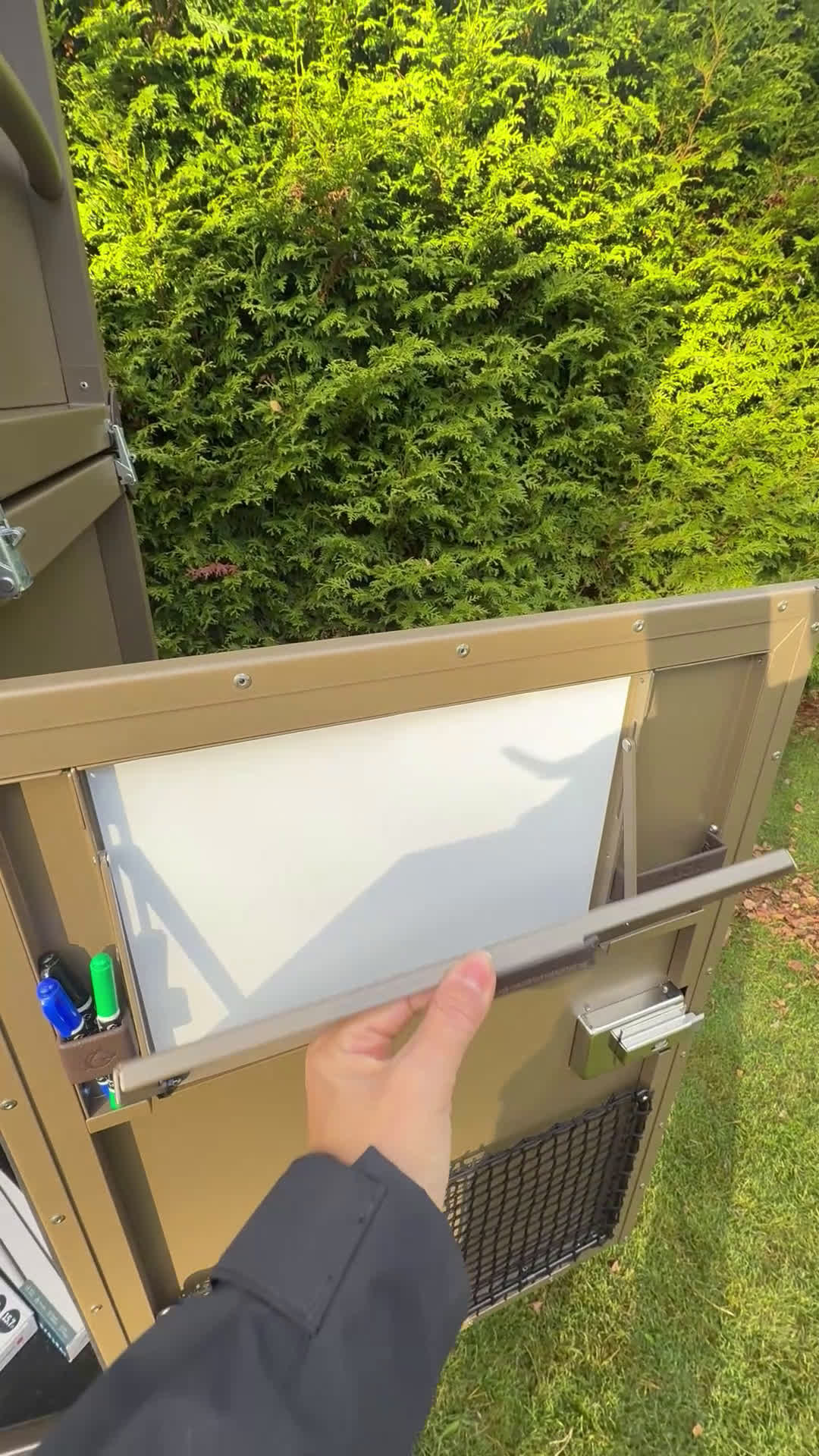 Stallinredning, stängsel & gård övrig utrustning till salu: Exlusivt sadelskåp/tävlingsskåp i aluminium  i Hillerstorp - Video 2