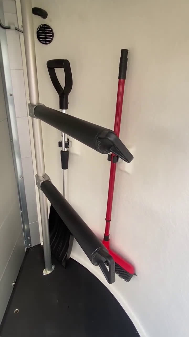 Hästtransporter  fordon & transport till salu: Tvåhästars Böckmann med sadelkammare i Kvicksund - Video 1