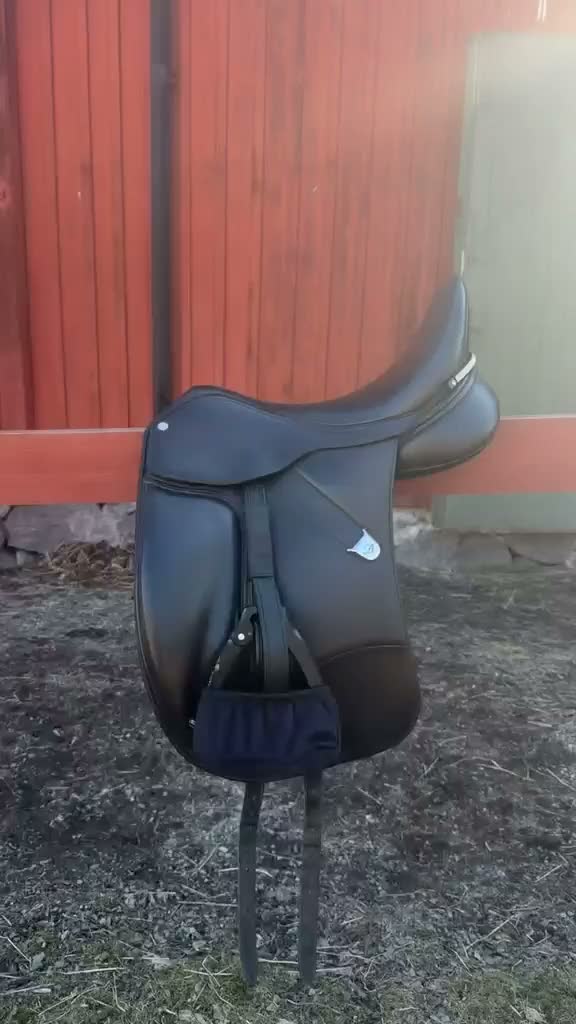 Sadlar hästutrustning till salu: Bates Dressage CAIR, 17’, 10.500kr. i Huddinge - Video 1
