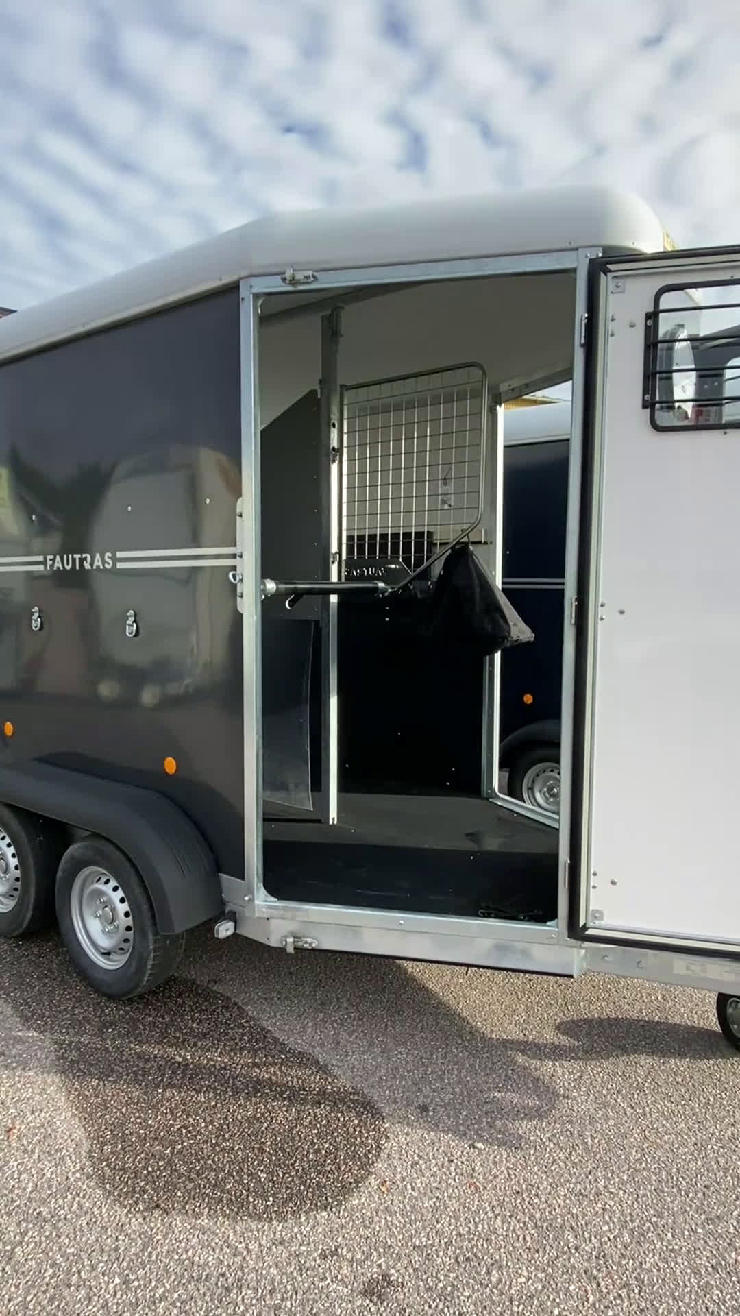 Hästtransporter  fordon & transport till salu: Fautras m AidSystem 2025 gamla fronten i Kvicksund - Video 1