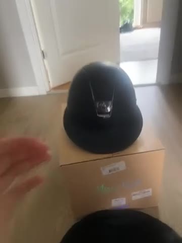 Hjälmar ryttarutrustning till salu: Samshield ridhjälm shadowmatt  i Onsala - Video 1