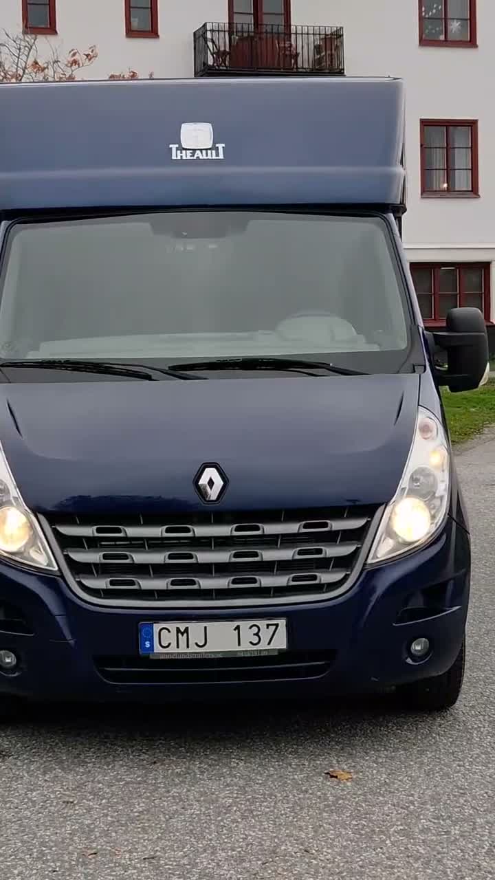 Hästlastbilar  fordon & transport till salu: Hästlastbil 5-sitsig Theault V-galler,Automat - Video 1