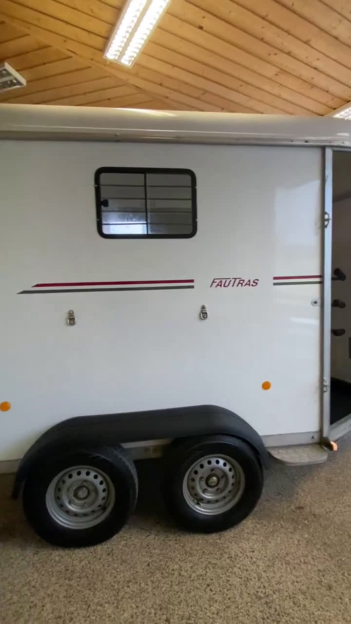 Hästtransporter  fordon & transport till salu: Fin Fautras Oblic+2 2021 m ramp o öppningsbar sida - Video 1