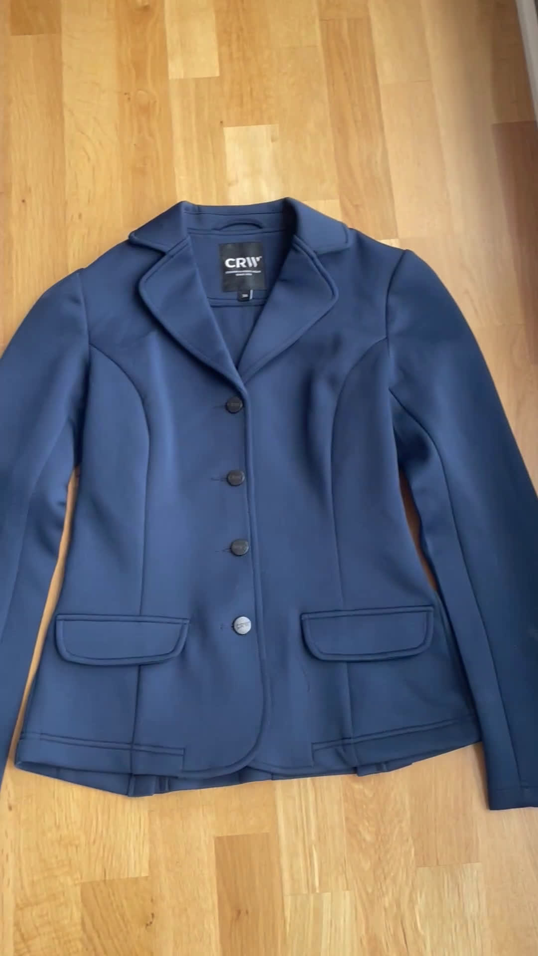 Jackor & Kavajer ryttarutrustning till salu: Säljer blå CRW kavaj! NY! i Järna - Video 3