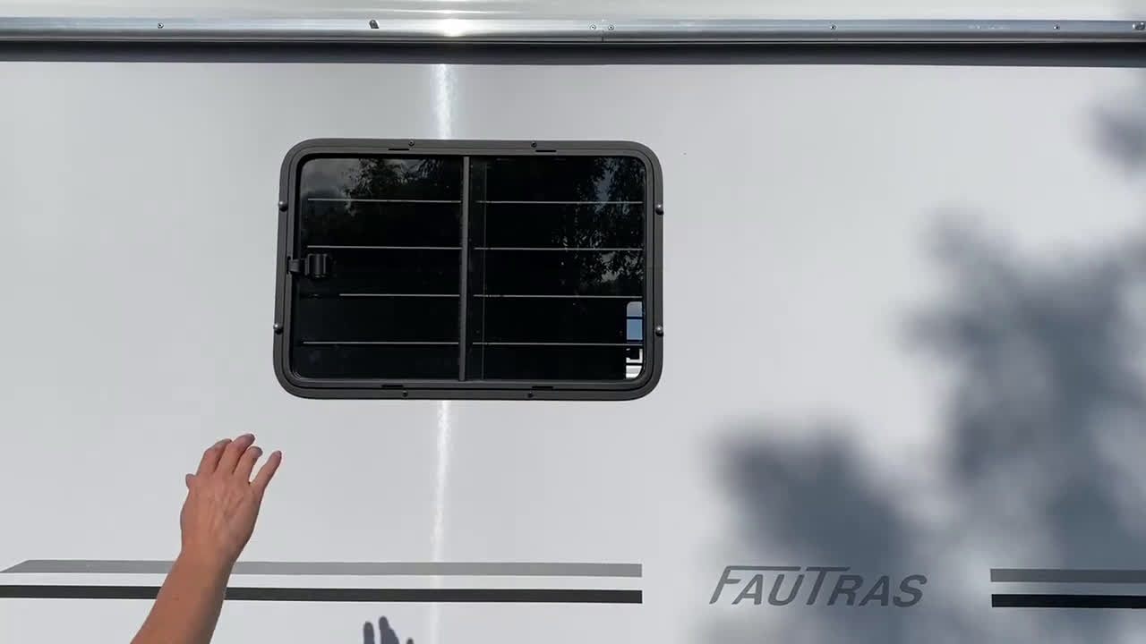 Hästtransporter  fordon & transport till salu: Fautras Provan demo-ex  i Kvicksund - Video 3