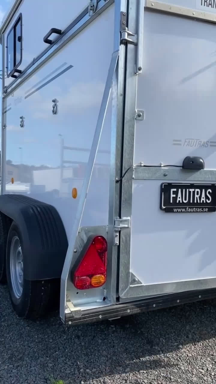 Hästtransporter  fordon & transport till salu: Fautras Provan demo-ex  i Kvicksund - Video 4