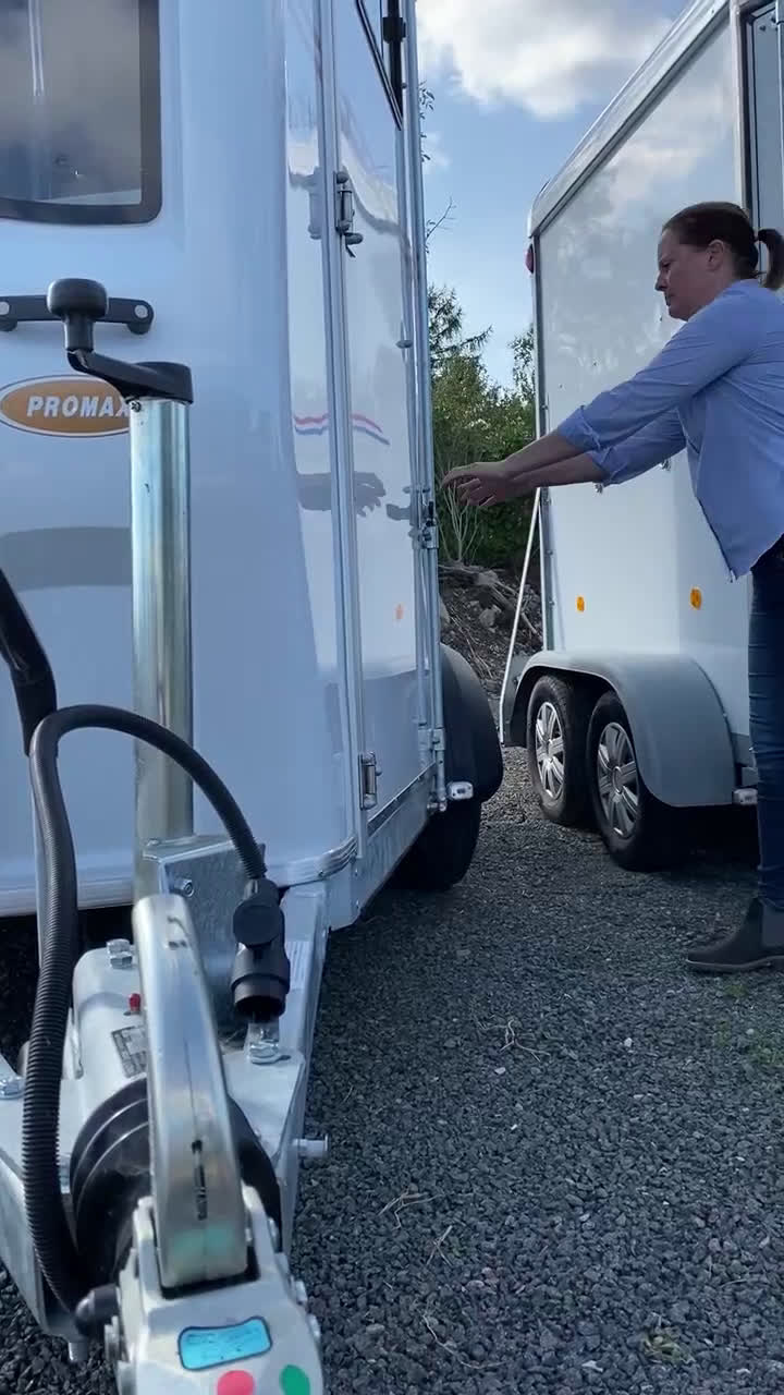 Hästtransporter  fordon & transport till salu: Fautras Provan demo-ex  i Kvicksund - Video 1