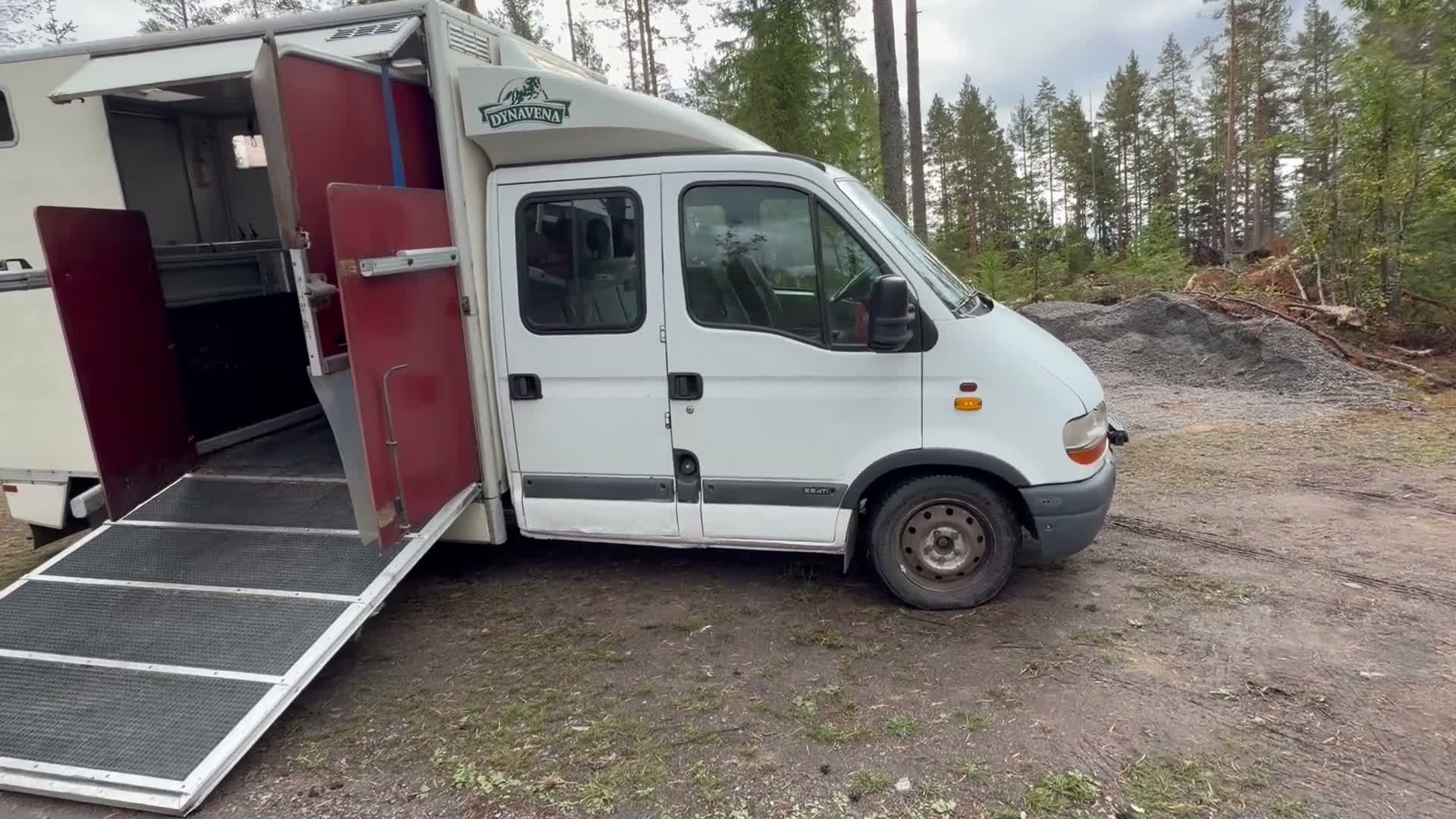 Hästlastbilar  fordon & transport till salu: Renault master 11 2,8 ume - Video 1