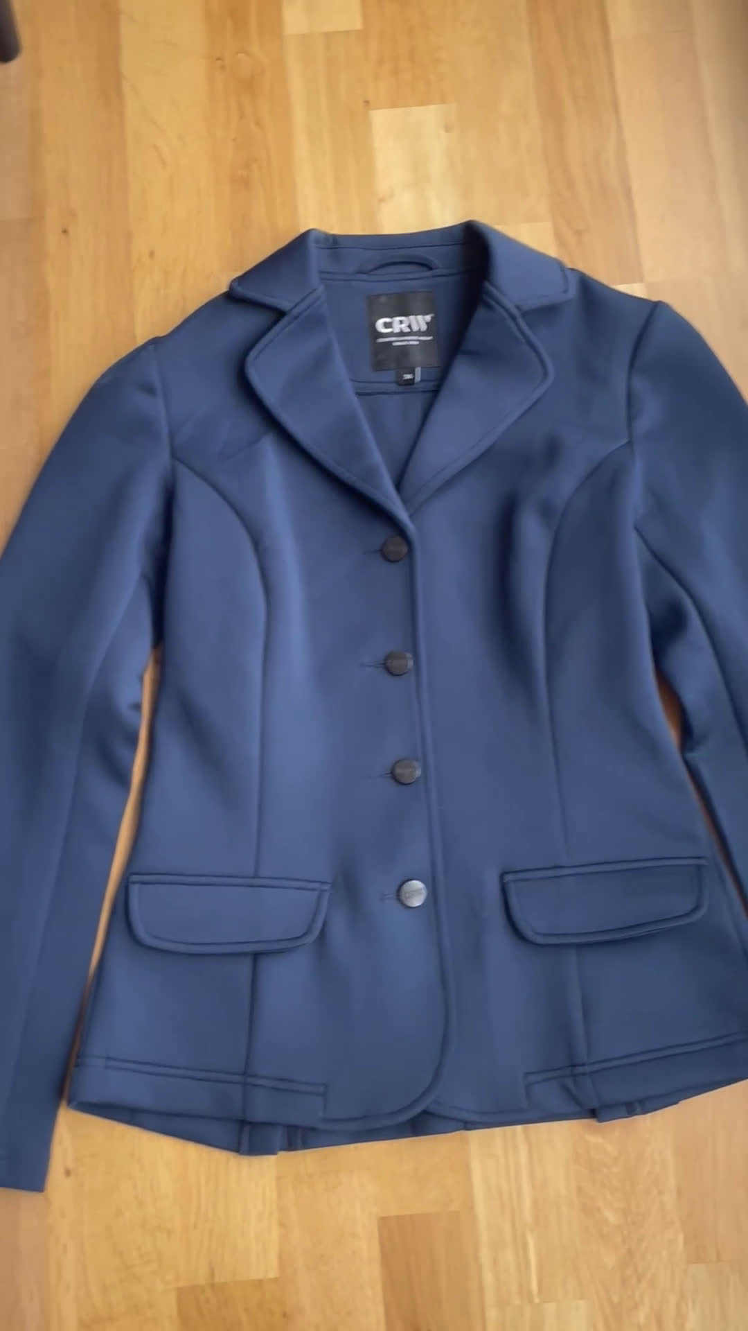 Jackor & Kavajer ryttarutrustning till salu: Säljer blå CRW kavaj! NY! i Järna - Video 4